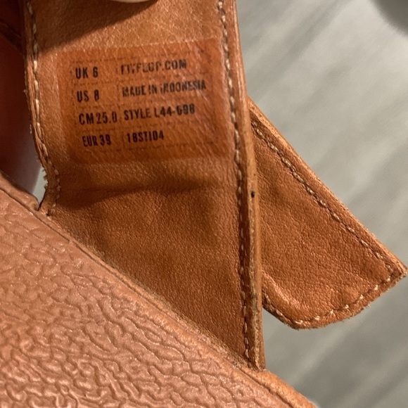 FitFlop Lattice Toe Laser Cut Out Brown Leather Thong Style Slip-On Sandals - Picture 8 of 8